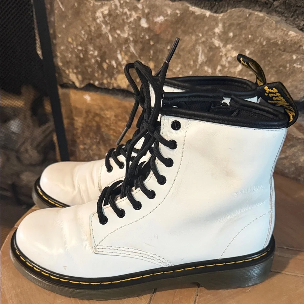 Dr. Martens 1460 Junior White Smooth Leather Combat Boots Size 3‎ Youth